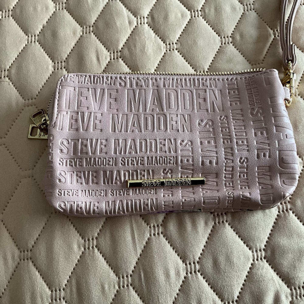 Steve Madden wristlet
